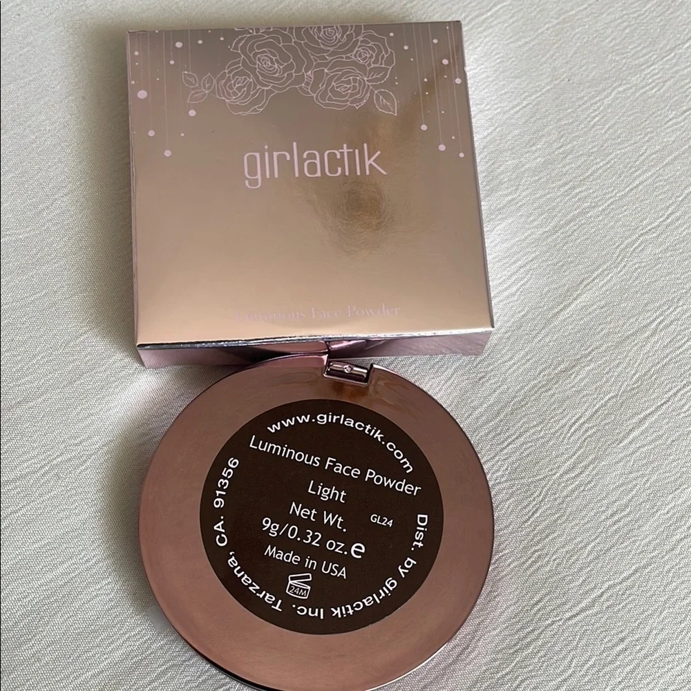 GirlActik Luminous Face Powder - LIGHT